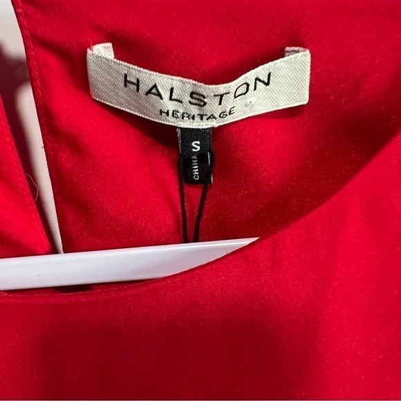 Halston Heritage
Bateau Neckline Knee-Length Dress in Scarlet Red, New with Tags - Picture 6 of 6